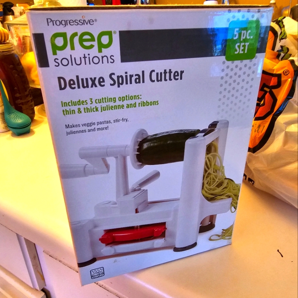 Deluxe spiral cutter